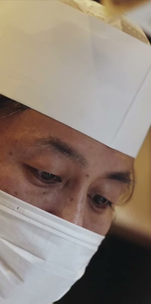 月の喜楽で乾杯するお客様